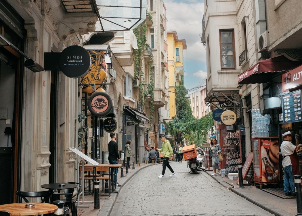 Asmalımescit Istanbul: Tips for a Local Nightlife Experience