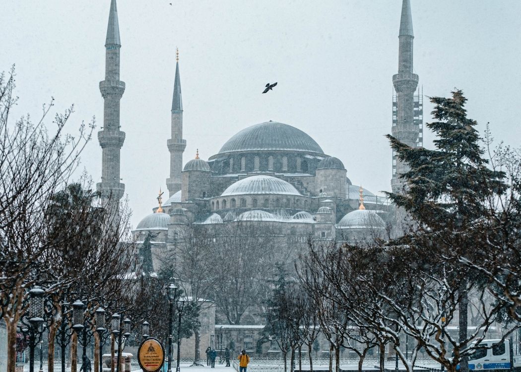Winter in İstanbul Guide 2026: Local Tips & Winter Magic